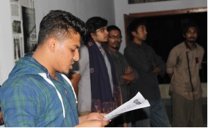 কমিটি ঘোষণা করছেন যুগ্ম আহ্বায়ক শামীম তালহা জীম এবং পাশে সভাপতি পদে নাহিদ পারভেজ লাফছু, সহ সভাপতি পদে যুগ্মভাবে জাহীন মাহাদী স্নিগ্ধ ও জামসেদ আল জুবায়দী 