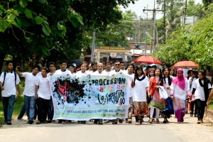 র‌্যালিতে অংশ নেয়া শিক্ষক শিক্ষার্থীদের একাংশ 