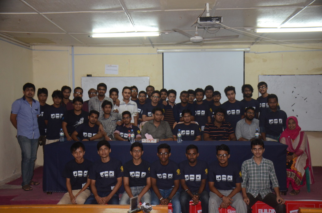  এক ফ্রেমে নতুন ও পুরাতন কমিটির সদস্যবৃন্দ