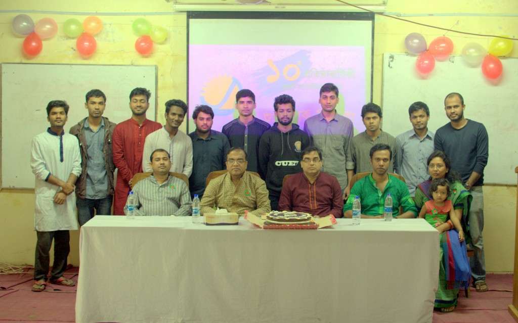 আমন্ত্রিত অতিথিদের সঙ্গে চুয়েট সাংবাদিক সমিতির সদস্যবৃন্দ 